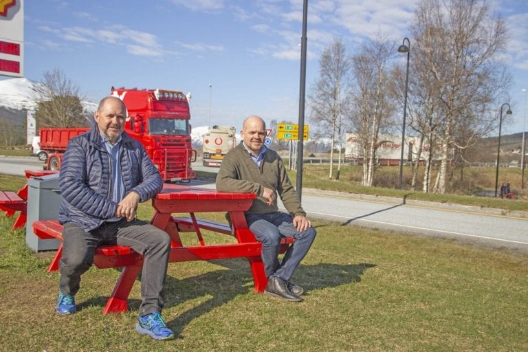 Dagleg leiar i Eksportvegen AS, Roald FIksdal og styreleiar Geir Inge Lien.