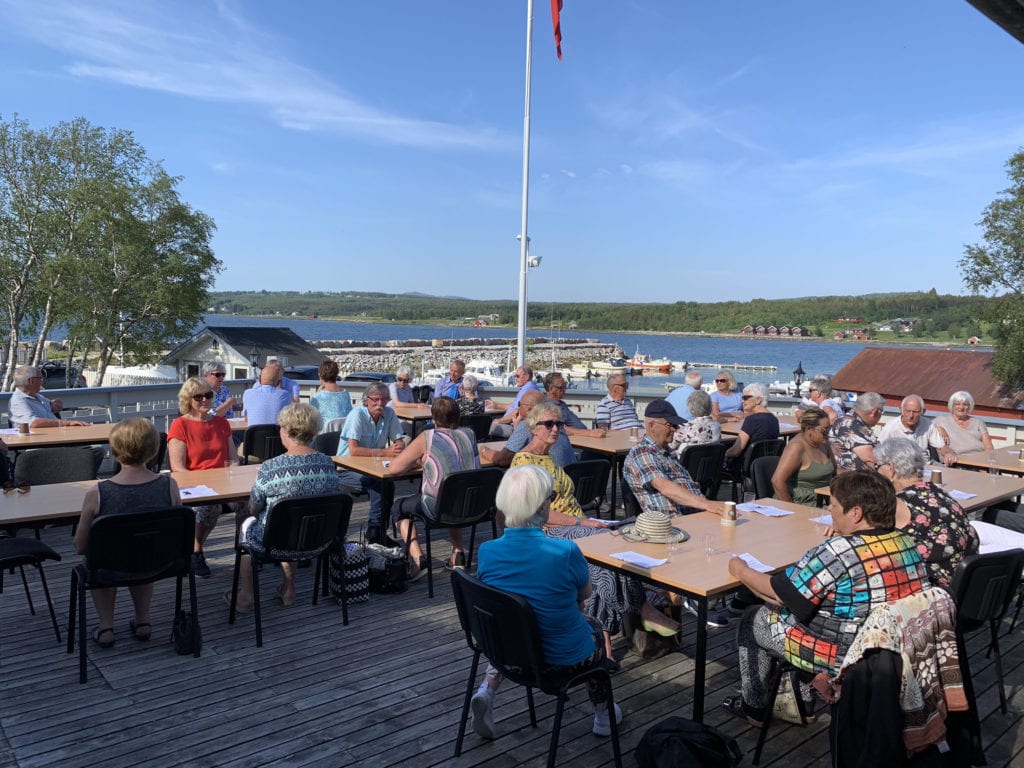 Tomrefjord Pensjonistlag heldt avslutningsfest på Tomrefjord småbåthamn onsdag kveld.