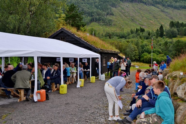 Vellukka olsokfeiring med god stemning både ute og inne.