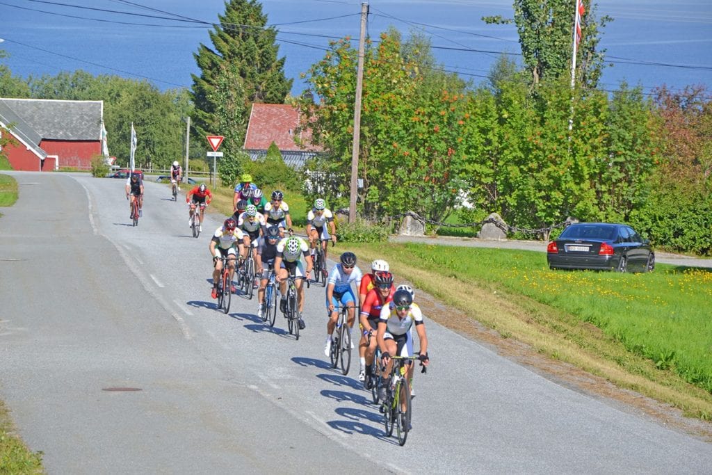 34 syklistar stilte til start denne gong, fortel rittleiar Svein Erik Bjerkvik.(Foto: Tormod Lien)