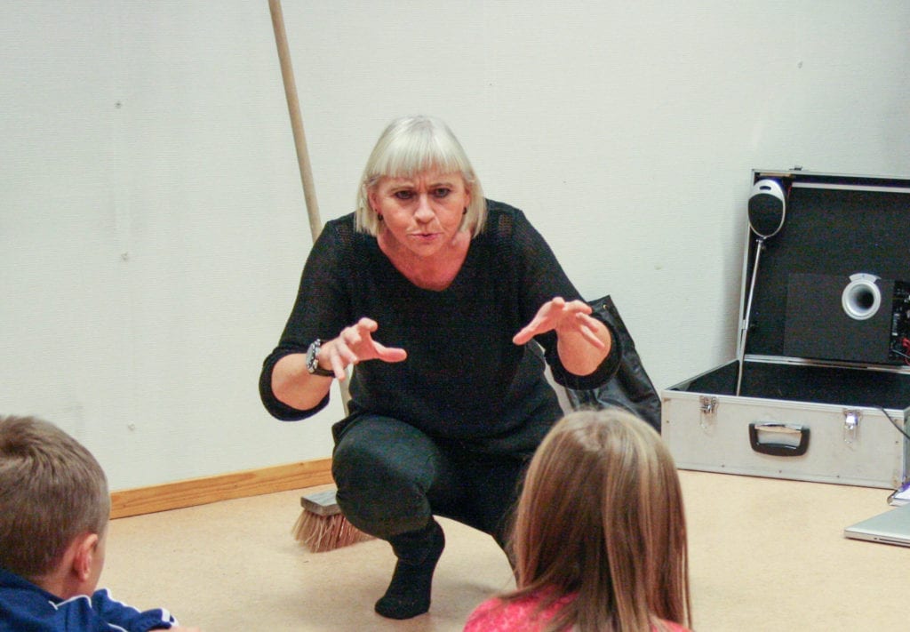 Olla Rypdal gir ut ny bok. Her frå ei tidlegare teaterførestilling. (Arkivfoto)